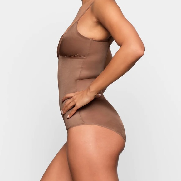 NWOT SKIMS Barely there Bodysuit Brief w/ snaps - Picture 4 of 7